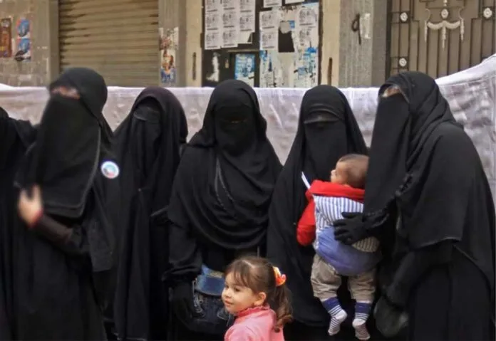 egyptian-women-with-niqab