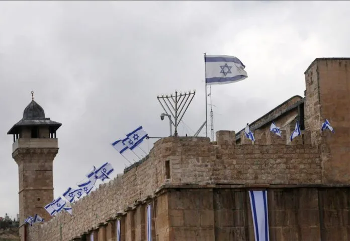 Ibrahim-Mosque-Israeli-flags