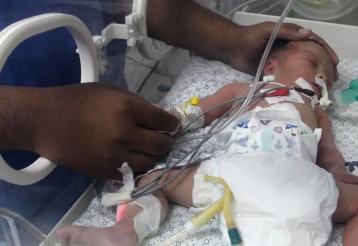 a child in a hospital of gaza