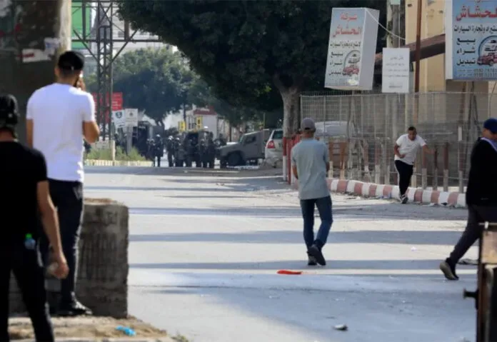 Palestinians-in-West-Bank-face-closures,-attacks-amid-Israeli-offensive