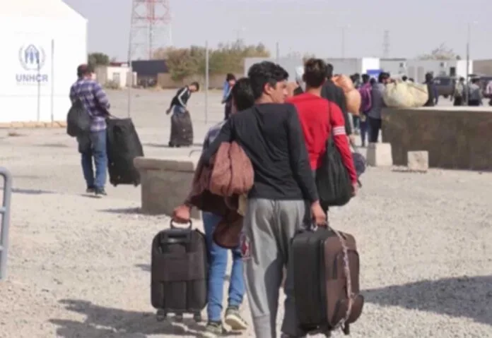 afgans-returning-from-iran