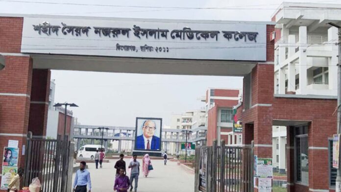 kishoreganj-syed-nazrul-medicle-e-chatroliger-ragging-o-mardhor