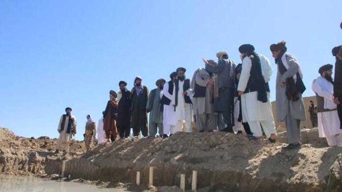 IEA-umaras-ina-an-oppening-of-a-bredge