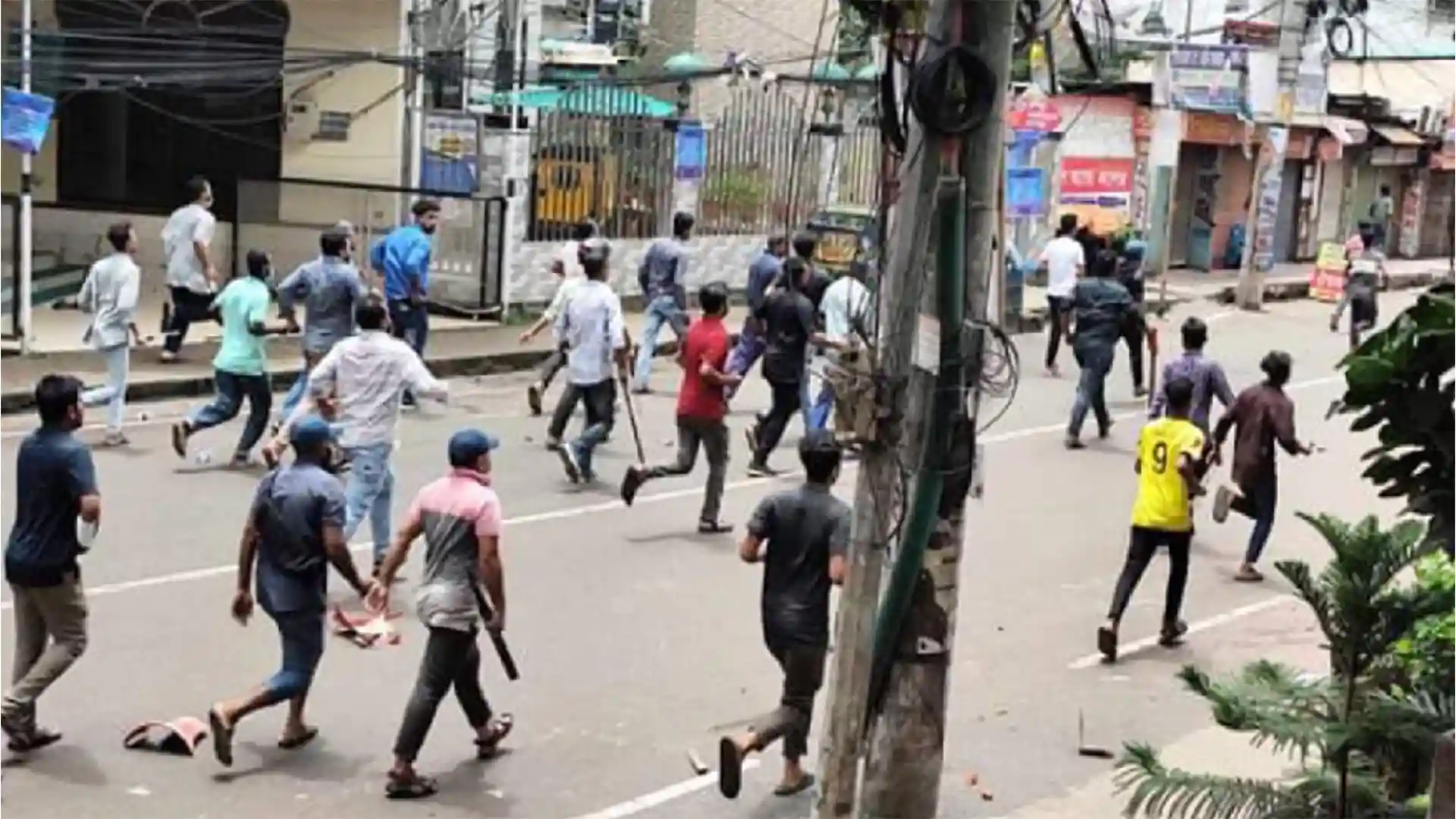 ছাত্র-জনতার বিক্ষোভ মিছিলে আওয়ামী লীগ-পুলিশের যৌথ হামলা, হতাহত অনেক ছাত্র-জনতার বিক্ষোভ মিছিলে আওয়ামী লীগ-পুলিশের যৌথ হামলা, হতাহত অনেক