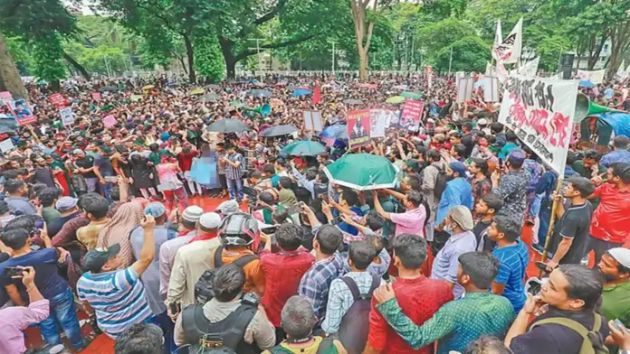 দেশের বিভিন্ন স্থানে গণমিছিলে হামলা, নিহত ২ দেশের বিভিন্ন স্থানে গণমিছিলে হামলা, নিহত ২