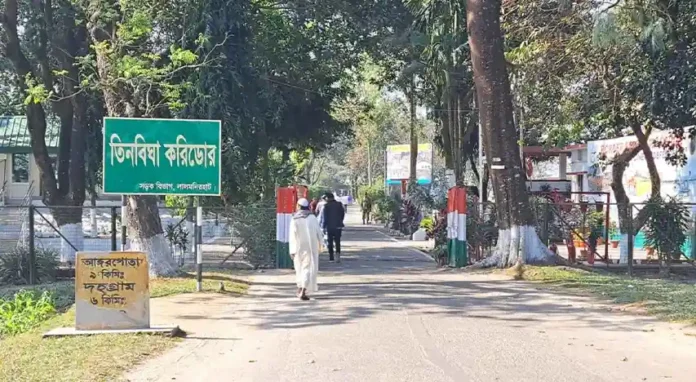 আন্তর্জাতিক আইন লঙ্ঘন করে গভীর রাতে সীমান্তে কাঁটাতারের বেড়া দিল বিএসএফ