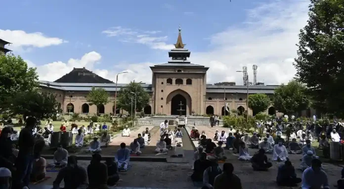 কাশ্মীরে বন্ধ রাখা হলো মসজিদ ও ঈদগাহ