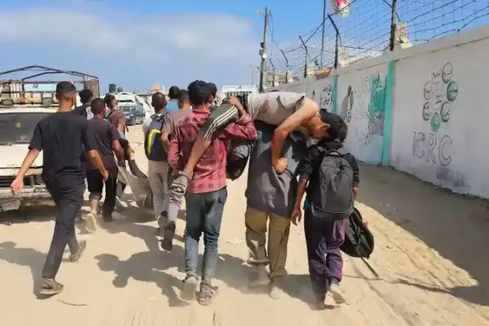 গাজায় ত্রাণের অপেক্ষারতদের ওপর আবারো বর্বর ইসরায়েলের হামলা, নিহত ৩৫-2 copy
