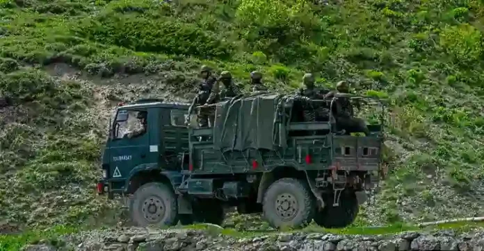 কাশ্মীর সীমান্তে তীব্র গোলাগুলিতে ভারতীয় এক সেনার মৃত্যু-1 copy