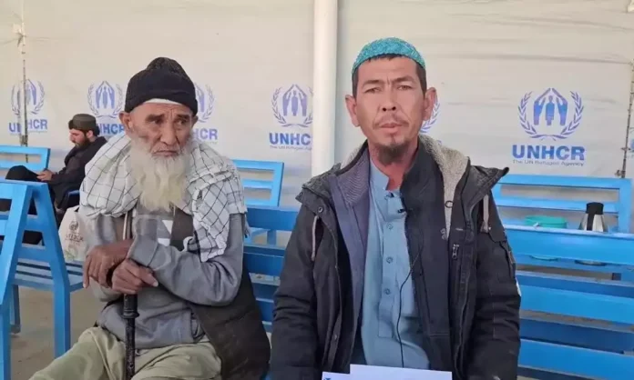 পাকিস্তানি পুলিশের ভয়াবহ নির্যাতনের শিকার আফগান অভিবাসীরা-1 copy