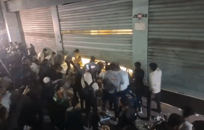 প্রথম আলো ভাংচুর