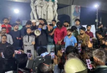 ঢাকা বিশ্ববিদ্যালয়ের শিক্ষার্থীদের শপথ: ‘আমরা প্রত্যেকে এখন হাদি’