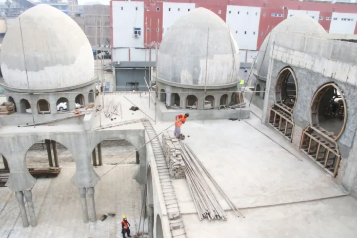 জালালাবাদের ঐতিহাসিক সাদা মসজিদের অসমাপ্ত নির্মাণকাজ শুরু করেছে ইমারাতে ইসলামিয়া copy