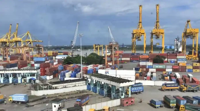 টানা পাঁচ মাসের ধারাবাহিক পতনে স্থবির বাংলাদেশের রপ্তানি খাত; অর্থনীতিতে নতুন উদ্বেগ