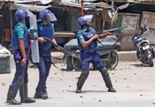নতুন পোশাক বাতিল করে পুরনো পোশাকে ফিরতে চায় পুলিশ