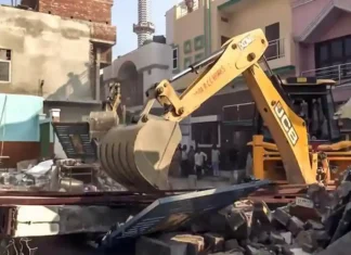 বুলডোজারে গুঁড়িয়ে দেওয়া হল উত্তর প্রদেশের সম্ভলে অবস্থিত দারুল উলুম মাদ্রাসা ও সংলগ্ন কয়েকটি বাড়িঘর