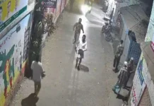 ফেসবুকের মন্তব্যকে ঘিরে যুবককে পিস্তল নিয়ে ধাওয়া দিলো ছাত্রদল নেতা