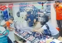 খুলনায় শ্রমিক দল নেতাকে প্রকাশ্যে গুলি করে হত্যা, জনতার হাতে আটক এক শুটার