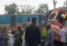 কুমিল্লায় বাস-ট্রেনের ভয়াবহ সংঘর্ষ, নিহত অন্তত ১২