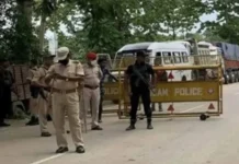 গো-হত্যার অভিযোগে আসামের এক গ্রামে উগ্র হিন্দুত্ববাদী কর্তৃক মুসলিমদের বাড়িঘর ভাঙচুর