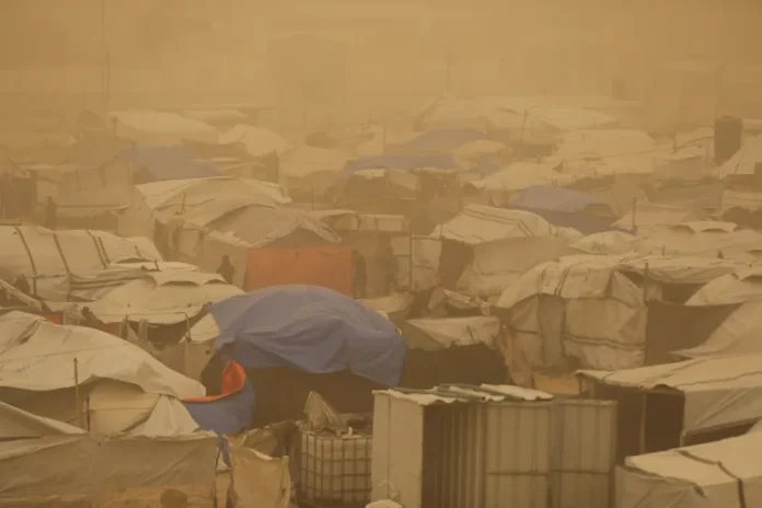 গাজায় বর্বর ইসরায়েলি বিমান হামলায় অন্তঃসত্ত্বা নারী ও দুই শিশুসহ ১৩ জন নিহত