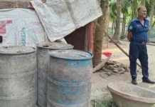 বরিশালে ইউপি সদস্যের বাড়িতে জব্দ হাজার কেজি সরকারি চাল, ভাইয়ের খামারে ডিজেল