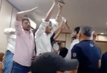 ভারতের দিল্লি বিশ্ববিদ্যালয়ে উগ্র হিন্দুত্ববাদী সংগঠন আরএসএস আয়োজিত অনুষ্ঠানের বিরোধিতা করে বিক্ষোভ, আটক ৪