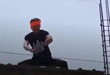 দিল্লিতে হনুমান জয়ন্তী শোভাযাত্রাকালে মসজিদের ছাদে হিন্দুত্ববাদীদের গেরুয়া পতাকা উত্তোলন, উচ্ছৃঙ্খল গানবাজনা ও নাচানাচি