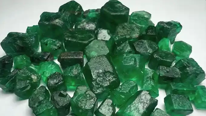 পাঞ্জশিরে এক বছরে ১,১১,৭৫০ ক্যারেট পান্না বিক্রয়ের মাধ্যমে ৪ মিলিয়ন ডলার আয় করেছে ইমারাতে ইসলামিয়া