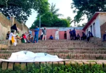 বাগেরহাটে খান জাহান আলী মাজারে কুমিরে টেনে নিয়ে যাওয়া শিশুর লাশ উদ্ধার