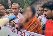 সচেতন সমাজের বিপরীতে দাঁড়িয়ে স্কুলে সিনেমা প্রদর্শনীর পক্ষে মানববন্ধন করেছে সাংসদ রুমিনা ফারহানা