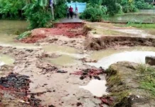 চট্টগ্রামে বন্যায় রাস্তা-ঘাটের ব্যাপক ক্ষয়ক্ষতি; ৬১৪ গ্রামীণ সড়ক ও ১৮০ ব্রিজ-কালভার্ট ক্ষতিগ্রস্ত