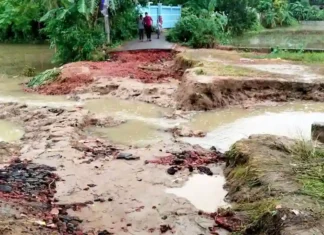 চট্টগ্রামে বন্যায় রাস্তা-ঘাটের ব্যাপক ক্ষয়ক্ষতি; ৬১৪ গ্রামীণ সড়ক ও ১৮০ ব্রিজ-কালভার্ট ক্ষতিগ্রস্ত