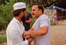 ভারতের উত্তরাখণ্ডে জুমা’র নামাজে যাওয়ার পথে এক মুসলিম যুবককে তীব্র হেনস্তা করেছে উগ্র হিন্দুত্ববাদী সমর্থক