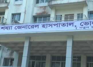 ভিডিও || ভোলা সদর হাসপাতালের অনিয়ম ও দুর্নীতির প্রতিবাদ করায় তিনজনকে মারধর করে পুলিশের হাতে তুলে দিয়েছে কর্তৃপক্ষ